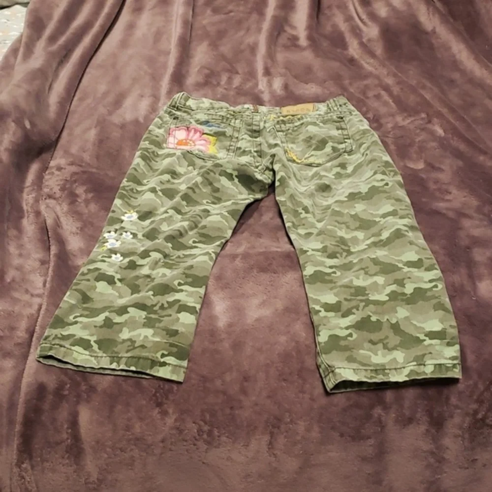 Children's Place Capri's‎ Size 14 Camo with Flowers